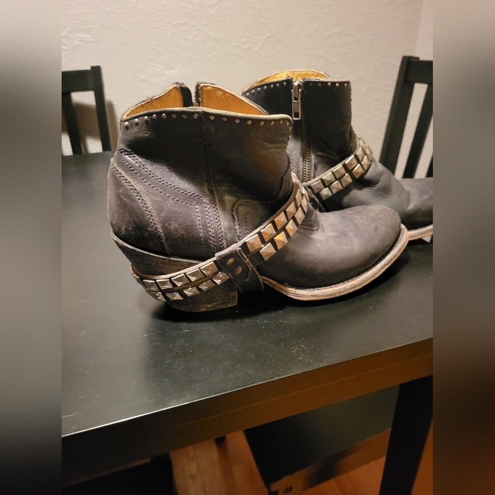 Corral Ankle Boots size 8.5. FITS SIZE 7.5, THEY RUN SMALL.